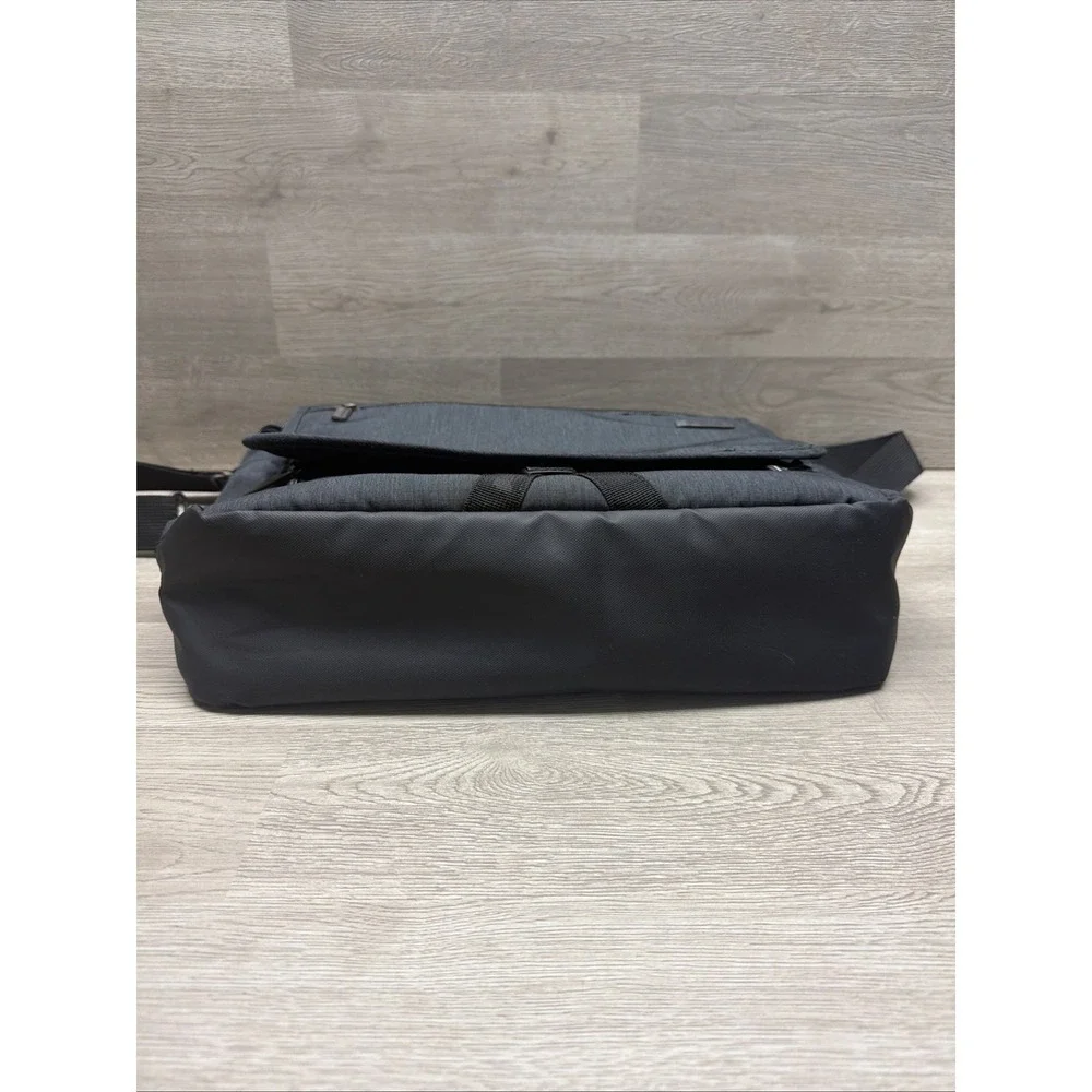 Samsonite modern utility